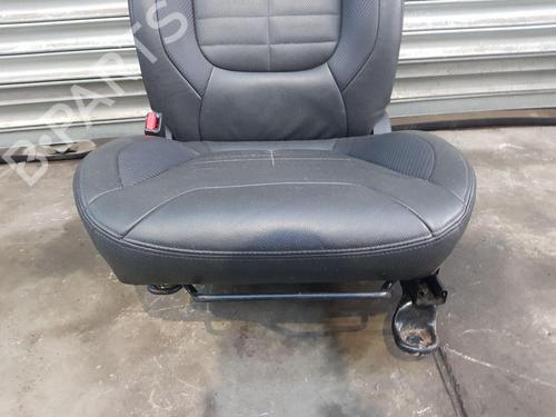Right front seat MITSUBISHI L200 / TRITON (KA_T, KB_T) 2.5 DI-D 4WD (KB4T) | BP30923983C16