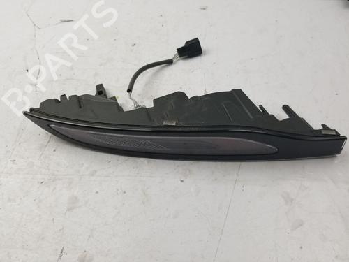 rear-fog-light-land-rover-range-rover-evoque-l551-2018-38773519 main image