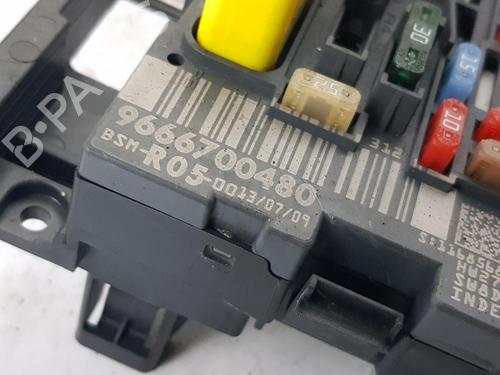 Fuse box PEUGEOT 308 I (4A_, 4C_) 1.6 HDi | BP31933042E1