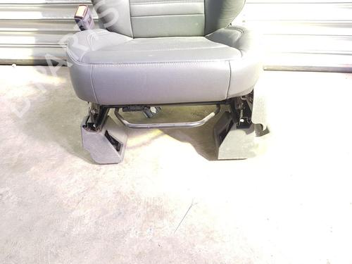 Right front seat FORD KUGA I 2.0 TDCi | BP28684152C16