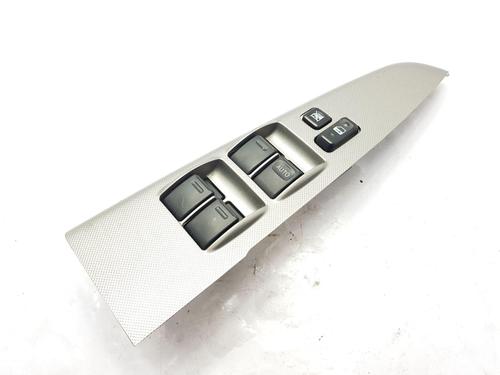 Used Right front window switch TOYOTA HILUX VII Pickup (_N1_, _N2_, _N3_) 2.5 D-4D 4WD (KUN25_, KUN25R) (120 hp) 30500132