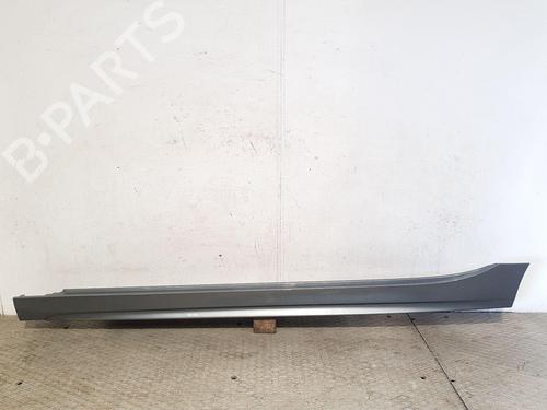 Używane Próg lewy BMW 1 (F40) 118 i (140 hp) 30090851