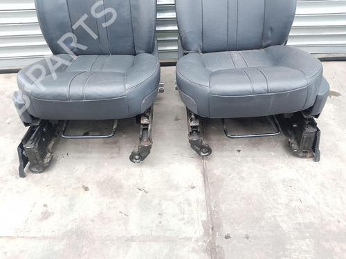 Right front seat LAND ROVER DISCOVERY IV (L319) 3.0 TD 4x4 | BP26915072C16 