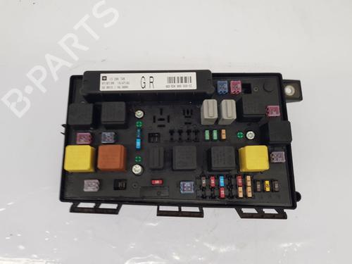 Used Fuse box Fuse box VAUXHALL ASTRA Mk V (H) Estate (A04) 1.8 (L35) (125 hp) 33853658 33853658