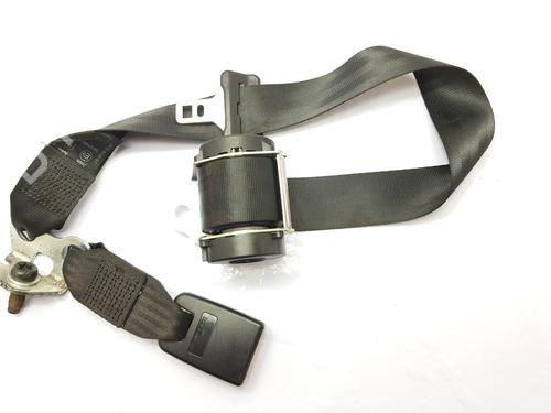 Used Rear center seatbelt FORD FIESTA V (JH_, JD_) 1.25 16V (75 hp) 28444577