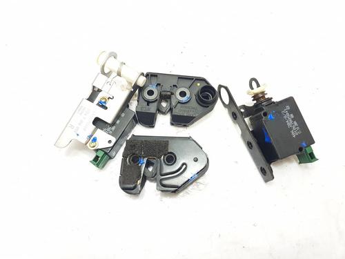 Used Tailgate lock LAND ROVER DISCOVERY III (L319) 2.7 TD 4x4 (190 hp) 25839991