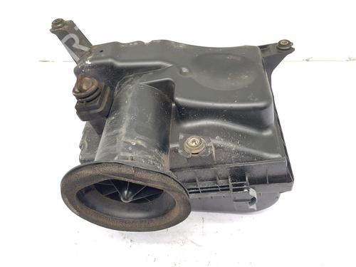 Used Air filter box TOYOTA HILUX VIII Pickup (_N1_) 2.4 D 4WD (GUN125_, GUN125R) (150 hp) 29900422