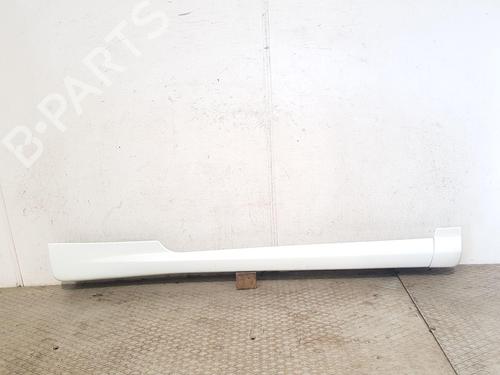 Jupe lateral droite Jupe lateral droite VAUXHALL CORSA Mk III (D) (S07) 1.2 i 16V (L08) (86 hp) 36646818 36646818