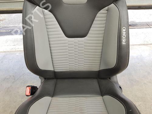 Right front seat FORD FIESTA VI (CB1, CCN) 1.6 ST | BP27600641C16 