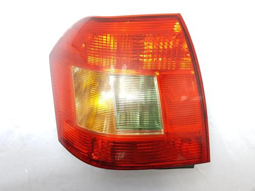 Højre baglygte TOYOTA COROLLA (_E12_) 1.6 VVT-i (ZZE121_, ZZE121R) (110 hp) 28572116