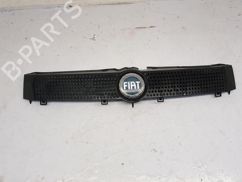Used Grille FIAT PANDA (169_) 1.1 (169.AXA1A) (54 hp) 22812066