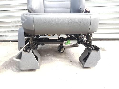Right front seat FORD KUGA I 2.0 TDCi | BP28684152C16