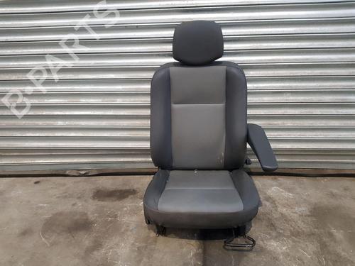 Used Right front seat VAUXHALL MOVANO Mk II (B) Chassis/Cab (X62) 2.3 CDTI FWD (UV, HV, EV) (131 hp) 31663268