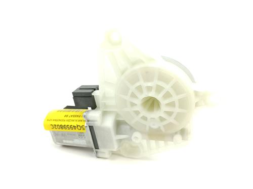 Left front window motor VW PASSAT B8 (3G2, CB2) 2.0 TDI | BP35758756E21 - Image 3