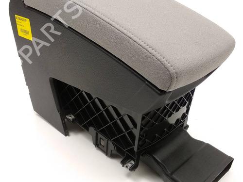 Used Armrest / Center console Armrest / Center console VW PASSAT B5.5 Variant (3B6) 2.5 TDI (150 hp) 35757634 35757634