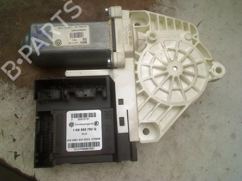 Motor elevalunas delantero derecho Motor elevalunas delantero derecho VW GOLF VI (5K1) 1.2 TSI (86 hp) 36274616 36274616