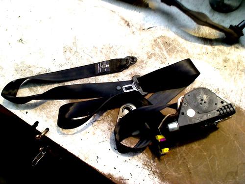 Ceinture de sécurité avant droite VW TRANSPORTER T5 Van (7HA, 7HH, 7EA, 7EH) 2.5 TDI (130 hp) 33029466