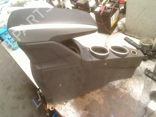 Used Armrest / Center console Armrest / Center console TOYOTA VERSO (_R2_) 1.6 (ZGR20_, ZGR20R) (132 hp) 34124137 34124137