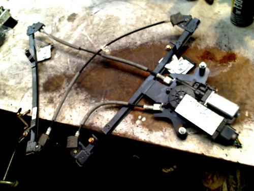 Używane Mechanizm podnoszenia szyby przedniej lewej SEAT AROSA (6H1) 1.4 (60 hp) 31260176