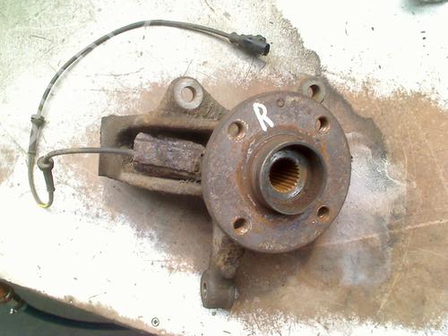 Used Right front steering knuckle PEUGEOT 107 (PM_, PN_) 1.0 (68 hp) 27718291