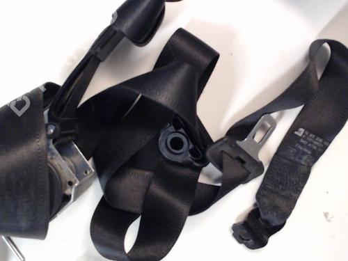 Used Front right seatbelt OPEL MERIVA A MPV (X03) 1.6 16V (E75) (100 hp) 21904938