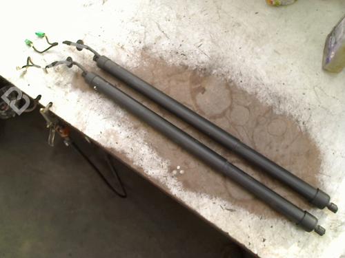 Used Tailgate lift support Tailgate lift support PEUGEOT 5008 II (MC_, MJ_, MR_, M4_) 1.6 THP 165 (M45GZW, M45GYW, M45GYV) (165 hp) 32773439 32773439
