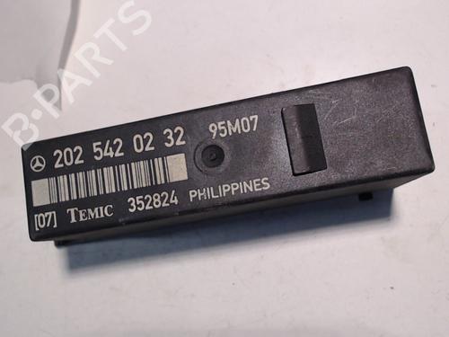 Used Control unit Control unit MERCEDES-BENZ C-CLASS (W202) C 180 (202.018) (122 hp) 21941397 21941397