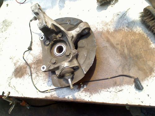 Used Right front steering knuckle VOLVO XC70 I Cross Country (295) D5 AWD (185 hp) 30544185