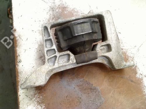 Used Engine mount FORD FOCUS III Turnier 1.6 TDCi (95 hp) 31174769
