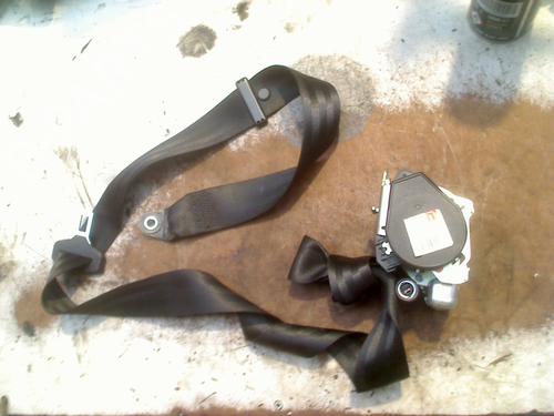 Used Rear left seatbelt LAND ROVER RANGE ROVER SPORT II (L494) 3.0 SDV6 4x4 (306 hp) 33021675