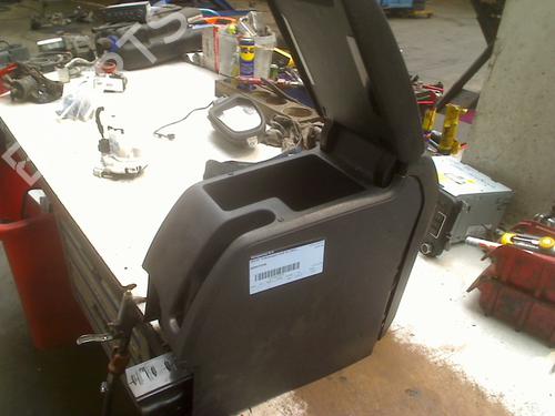 Used Armrest / Center console VW GOLF VI (5K1) 1.2 TSI (105 hp) 28602484