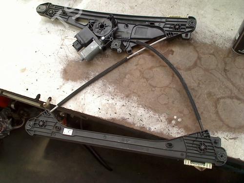 Rudehejsemekanisme Højre foran PEUGEOT 5008 II (MC_, MJ_, MR_, M4_) 1.6 THP 165 (M45GZW, M45GYW, M45GYV) (165 hp) 32855631