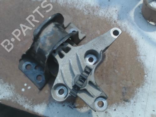 Used Engine mount Engine mount DACIA DOKKER Box Body/MPV 1.5 dCi 75 / Blue dCi 75 (FEJW, FEAH) (75 hp) 40450882 40450882