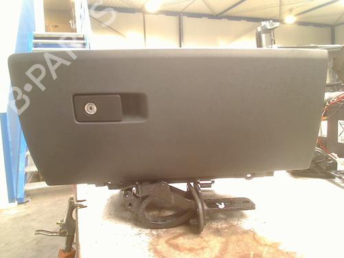 Used Glove box VOLVO V70 III (135) T4 (180 hp) 30515183