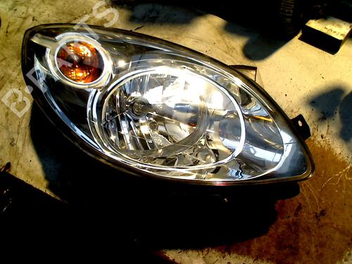 Used Right headlight RENAULT TWINGO II (CN0_) 1.2 (CN0D) (58 hp) 31128254