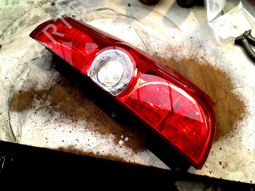 Feu arrière droit OPEL COMBO Box Body/MPV (X12) 1.3 CDTI (B05) (90 hp) 30964678