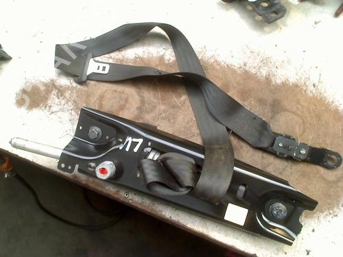 Used Front left seatbelt VOLVO V70 III (135) T4 (180 hp) 30462303