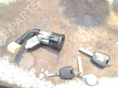 Used Ignition barrel PEUGEOT 107 (PM_, PN_) 1.0 (68 hp) 32452555