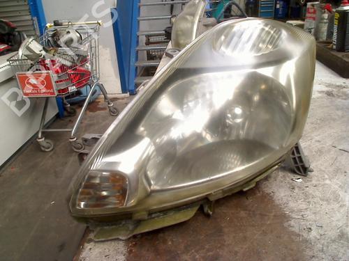 Phare gauche DAIHATSU SIRION (M3_) 1.3 (M301) (87 hp) 30624620