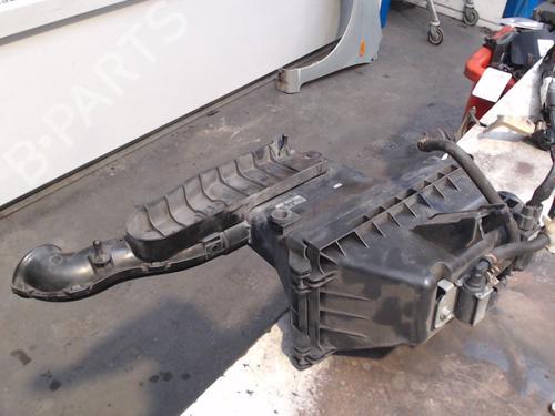 Used Air filter box OPEL AGILA B (H08) 1.0 (F68) (65 hp) 24825555