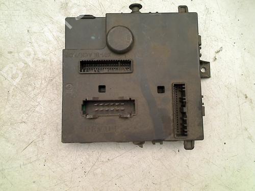 Used Comfort control module RENAULT TWINGO II (CN0_) 1.2 (CN0D) (58 hp) 21911577