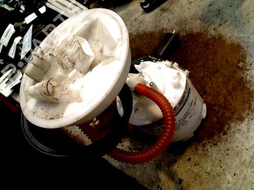 Used Fuel pump FORD FOCUS I Turnier (DNW) 1.6 16V (100 hp) 31028354