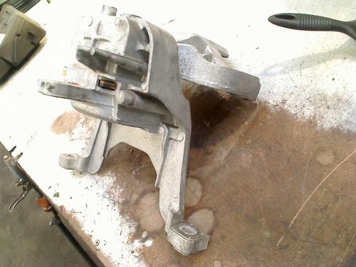 Used Engine mount MERCEDES-BENZ A-CLASS (W177) A 200 (177.087) (163 hp) 31174959