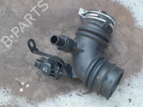 Intercooler-rør Intercooler-rør TOYOTA YARIS (_P13_) 1.3 (NSP130_, NSP130) (99 hp) 39742348 39742348