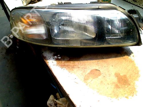 Used Right headlight VOLVO S60 I (384) 2.4 (140 hp) 31128265