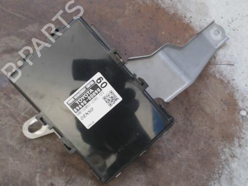 Used Control unit Control unit TOYOTA YARIS (_P13_) 1.3 (NSP130_, NSP130) (99 hp) 40533773 40533773