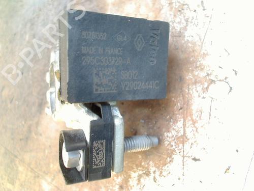 Used Fuse box Fuse box RENAULT CLIO IV (BH_) 0.9 TCe 90 (BHNF, BHMA, BHMH, BHJK, BHJR) (90 hp) 33292388 33292388