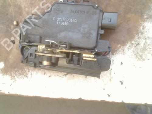 Højre fortil lås VW GOLF IV (1J1) 1.4 16V (75 hp) 31177131