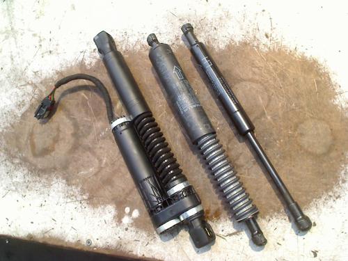 Used Tailgate lift support VOLVO V70 III (135) T4 (180 hp) 30550193