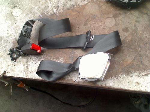 Used Rear center seatbelt Rear center seatbelt FORD FOCUS III Turnier 1.6 TDCi ECOnetic (105 hp) 36492196 36492196